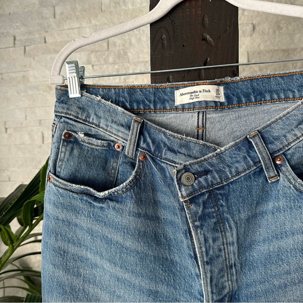 ABERCROMBIE & FITCH The Dad High Rise Jeans Size 10 (30) - Picture 2 of 5